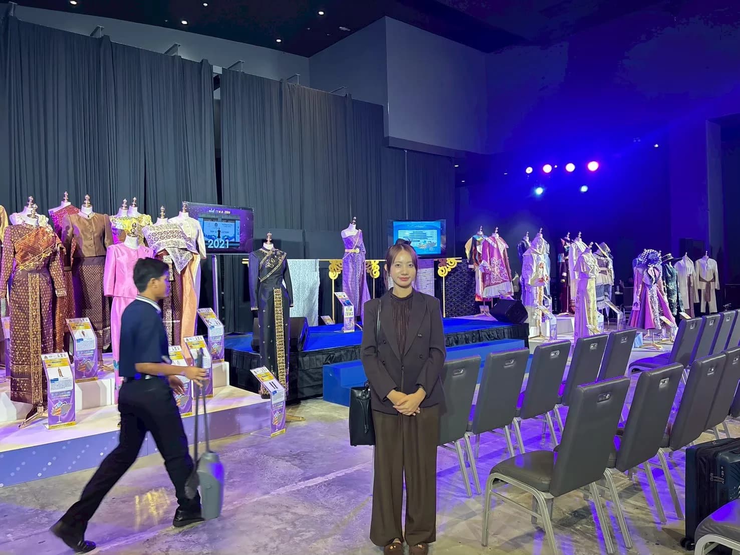 เวทีประกวดการออกแบบแฟชั่นผ้าไทย