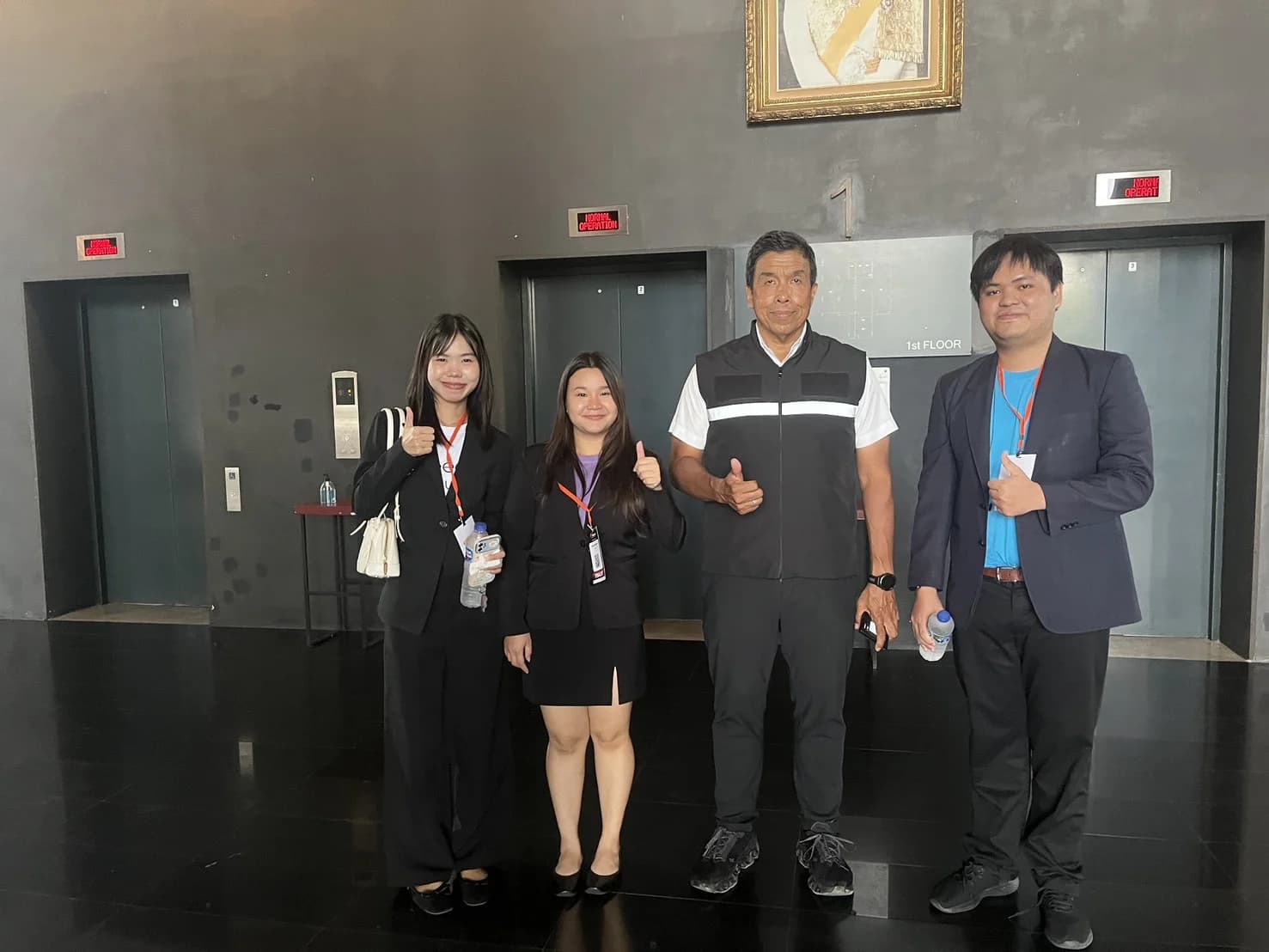 ทีม LAYA ร่วมถ่ายภาพกับผู้ว่าฯ ชัชชาติ สิทธิพันธุ์